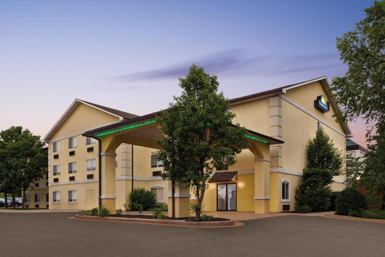 Days Inn By Wyndham Kansas City International Airport Екстер'єр фото