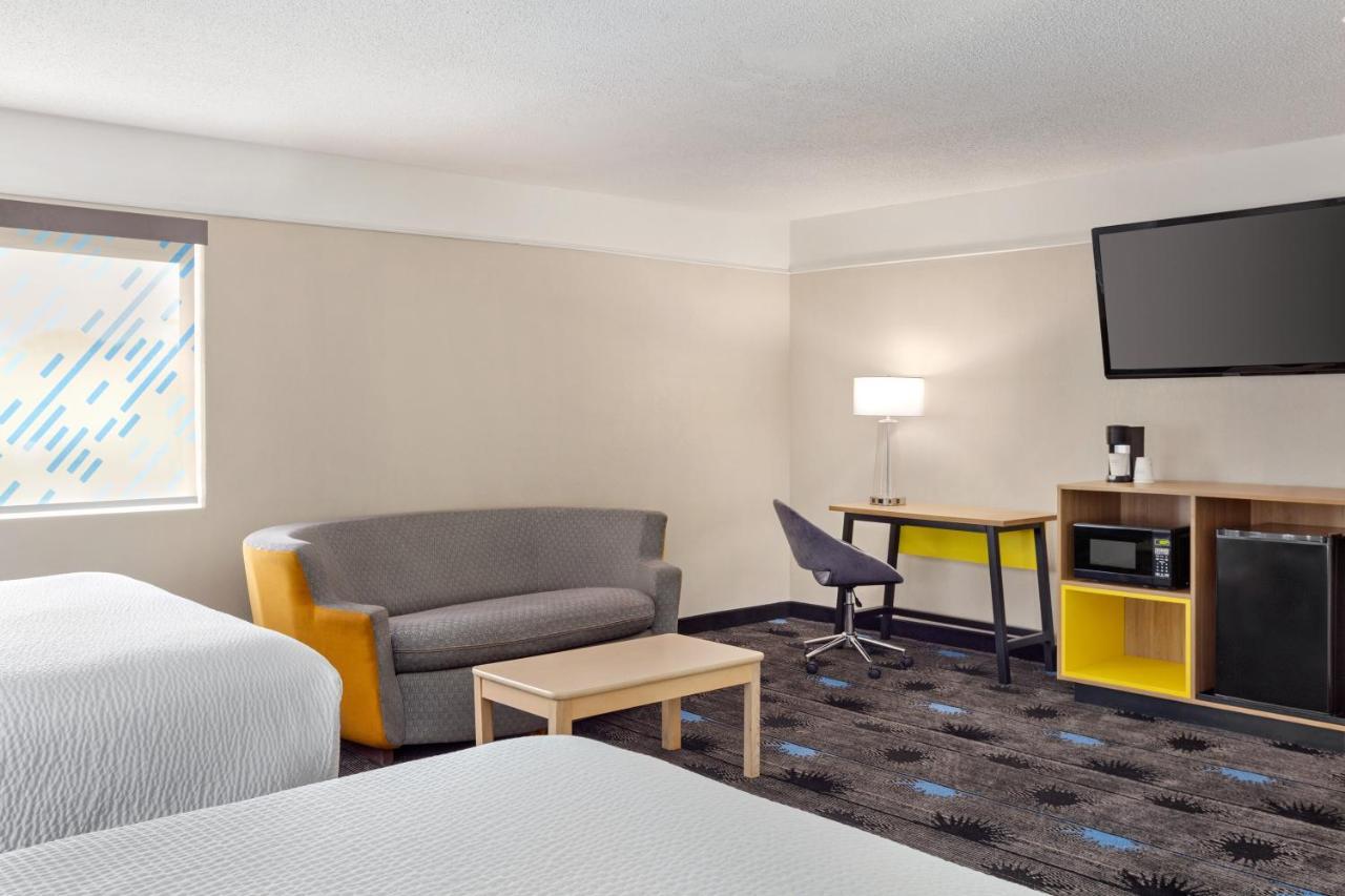 Days Inn By Wyndham Kansas City International Airport Екстер'єр фото