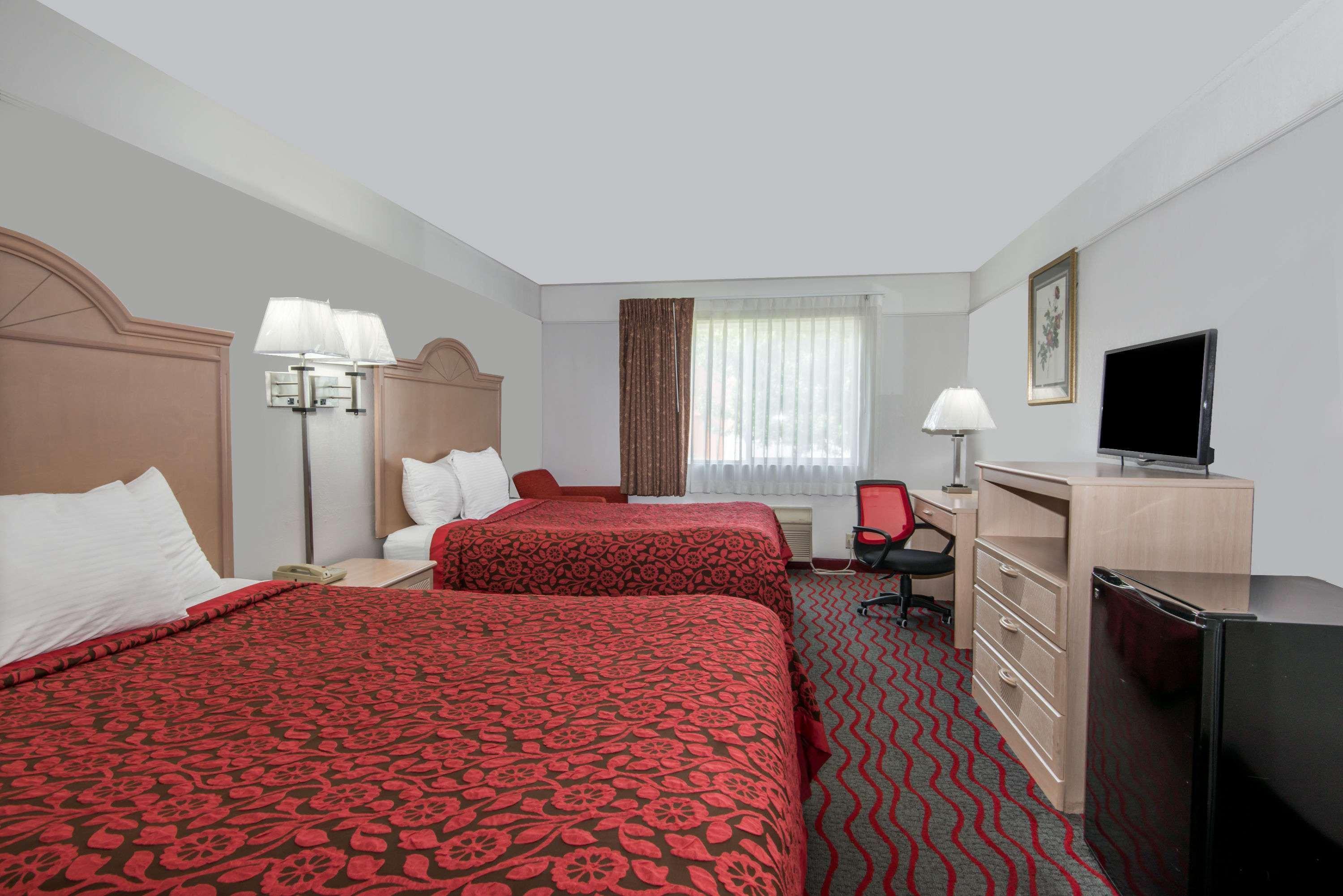 Days Inn By Wyndham Kansas City International Airport Екстер'єр фото